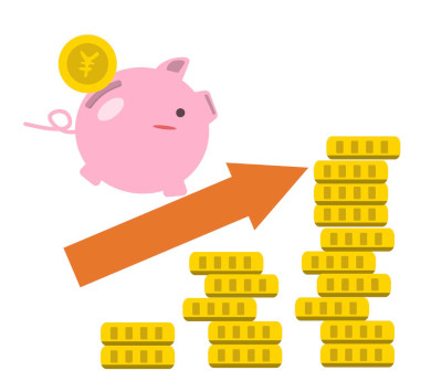 コインが積まれているところに右肩上がりの矢印が描かれています。その上に豚の貯金箱が描かれているイラストです。